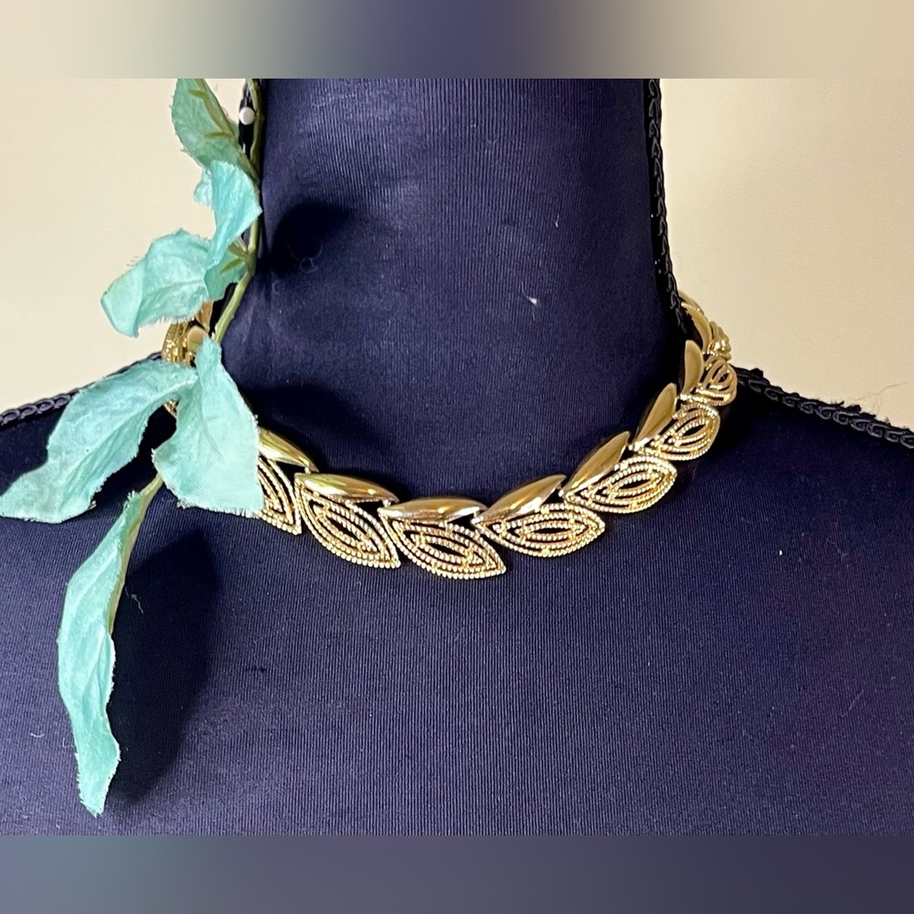 VINTAGE GOLD LEAF NECKLACE